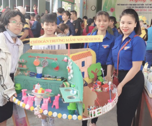 Làm mô hình từ phế liệu để bảo vệ môi trường